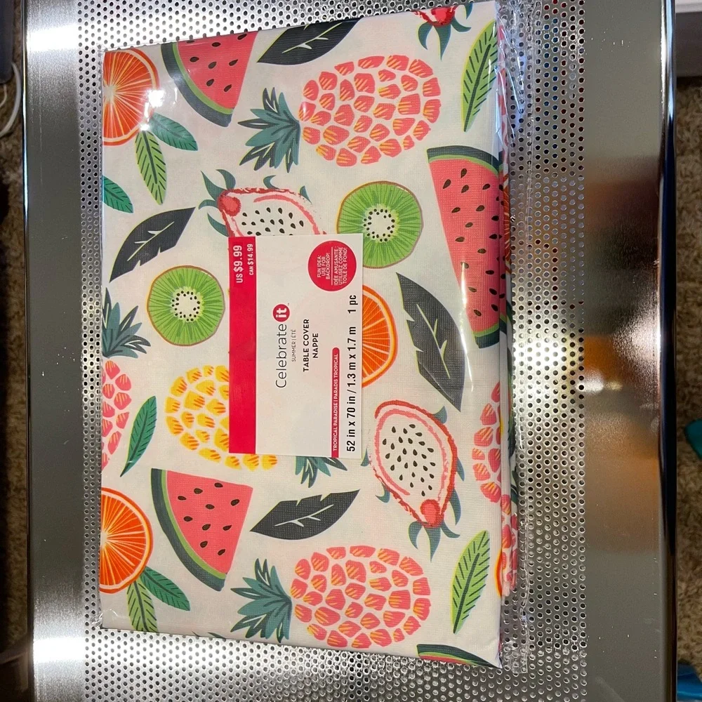 Tropical table cover. NWT. Reusable